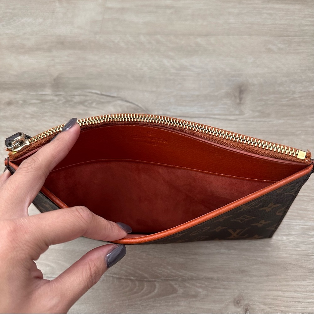 Louis Vuitton Brown Monogram Wristlet Bag, like new - Picture 4 of 17